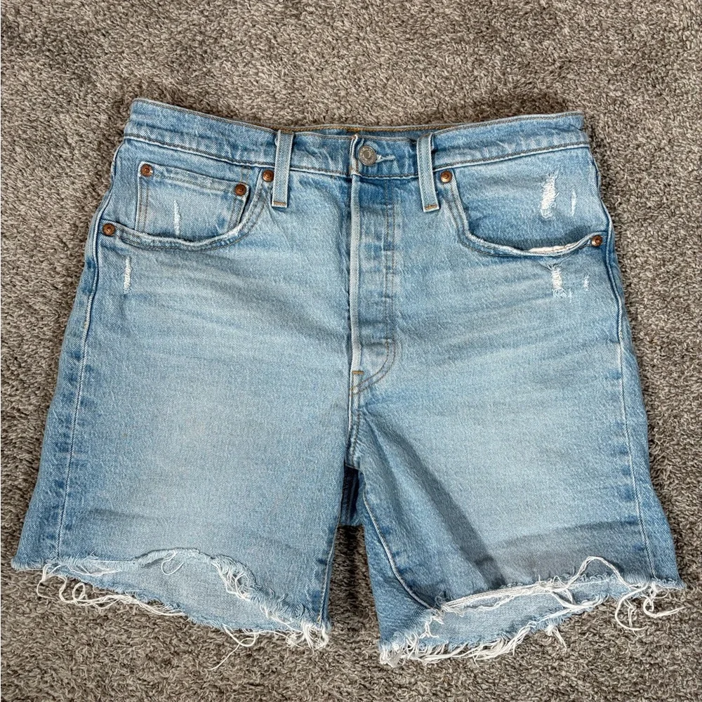 Levi’s Premium Cutoff Dad Shorts 30 Light Wash High Rise Button Fly Denim - Picture 1 of 9